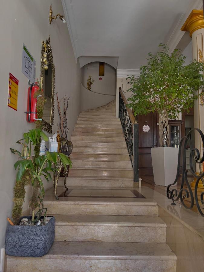 Luxors Garden Hotel Batoemi Buitenkant foto