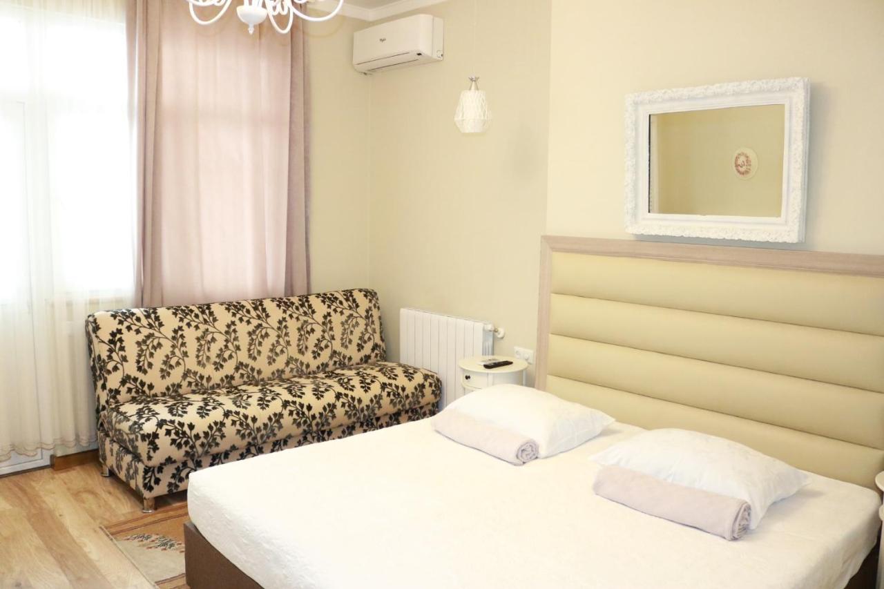 Luxors Garden Hotel Batoemi Buitenkant foto