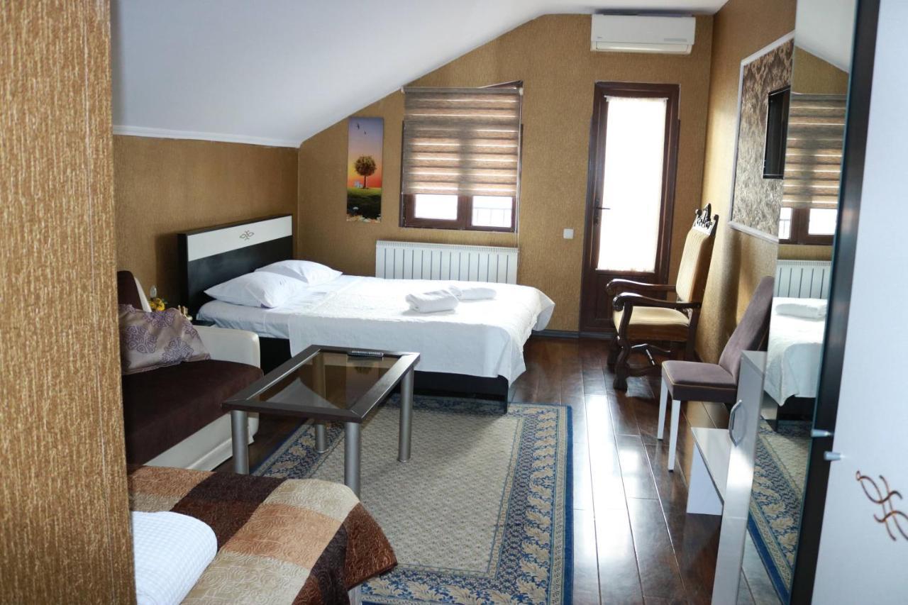 Luxors Garden Hotel Batoemi Buitenkant foto